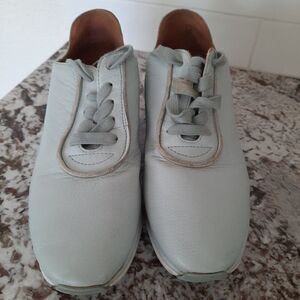Gentle Souls Women’s  Sneakers size 8
